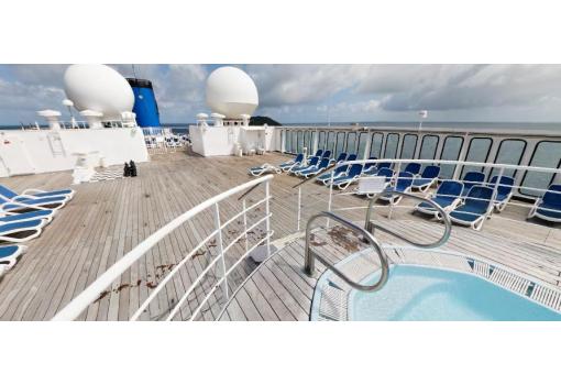 Jacuzzi en el Solarium de la Cubierta Superior